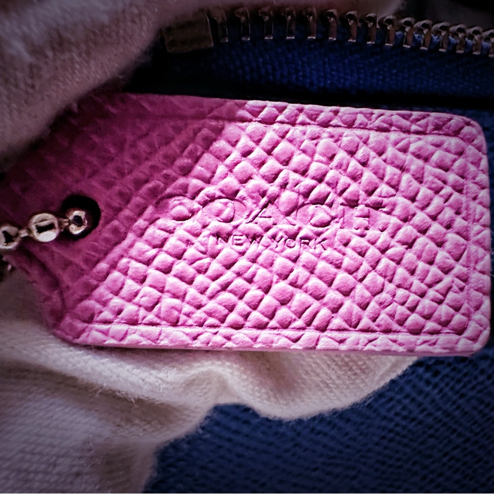 Coach Vibrant Blue Wristlet with Pink Accent new without tags - Picture 12 of 17